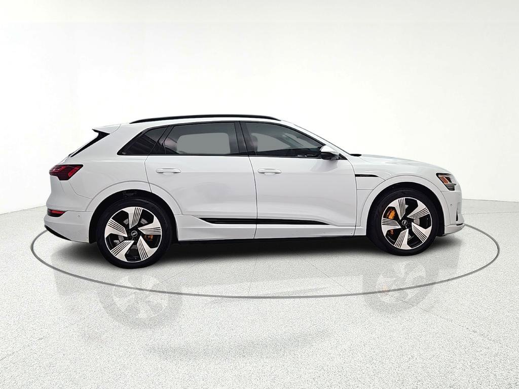 Used 2022 Audi e-tron Premium Plus image 8