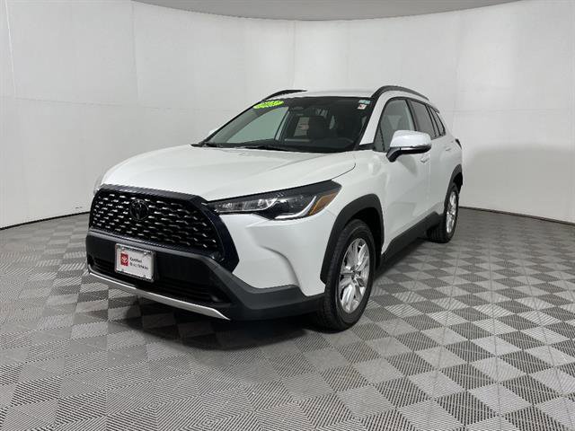 Certified 2023 Toyota Corolla Cross LE image 3