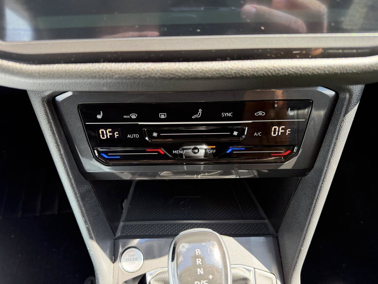 Used 2024 Volkswagen Tiguan SE w/ Panoramic Sunroof Package AWD/4WD image 14