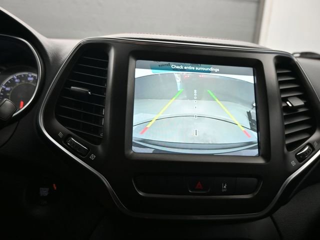 Used 2022 Jeep Cherokee Trailhawk image 18
