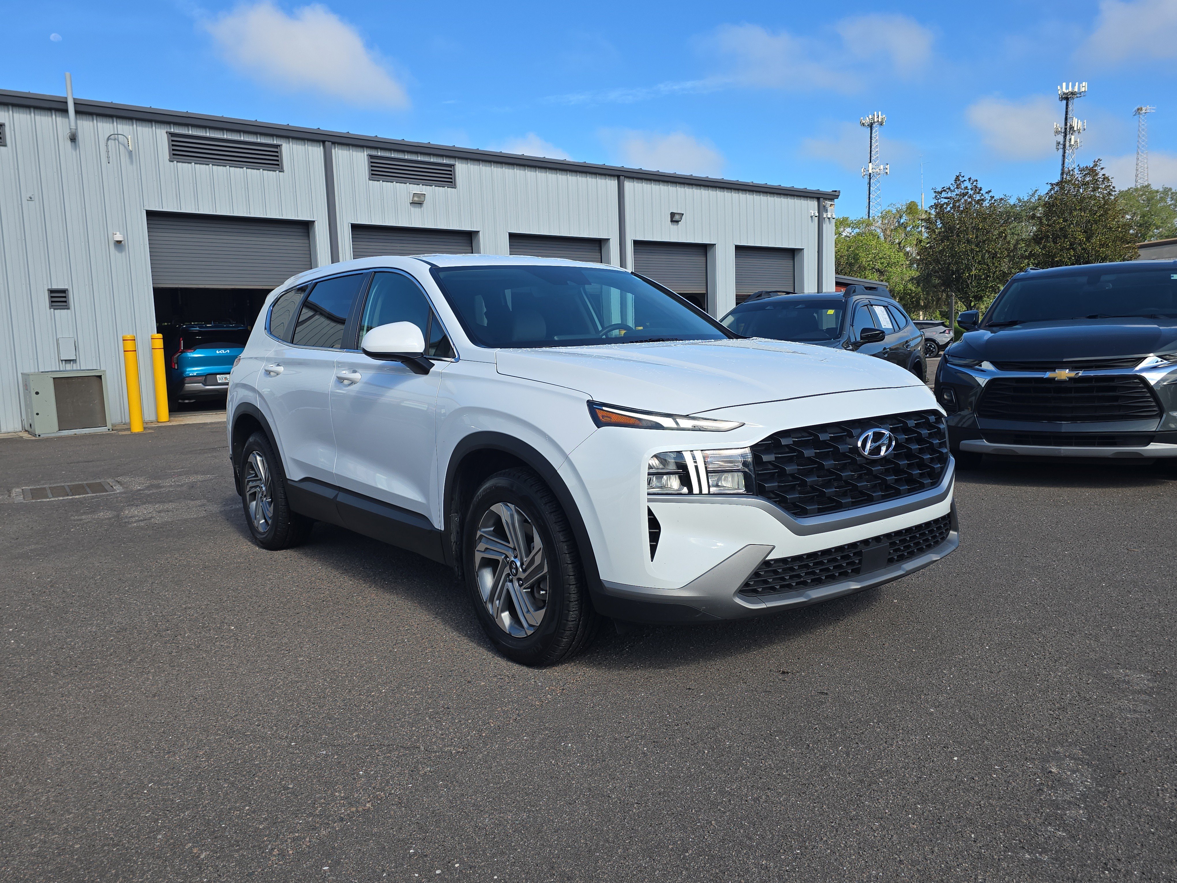 Used 2021 Hyundai Santa Fe SE FWD image 2