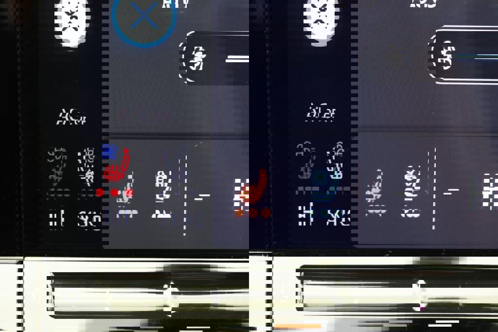 Used 2024 Volkswagen Atlas SE image 24