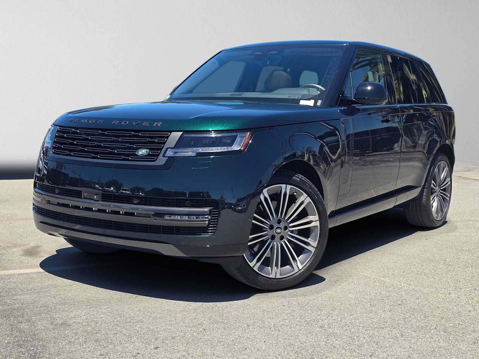Used 2025 Land Rover Range Rover SE AWD/4WD image 1