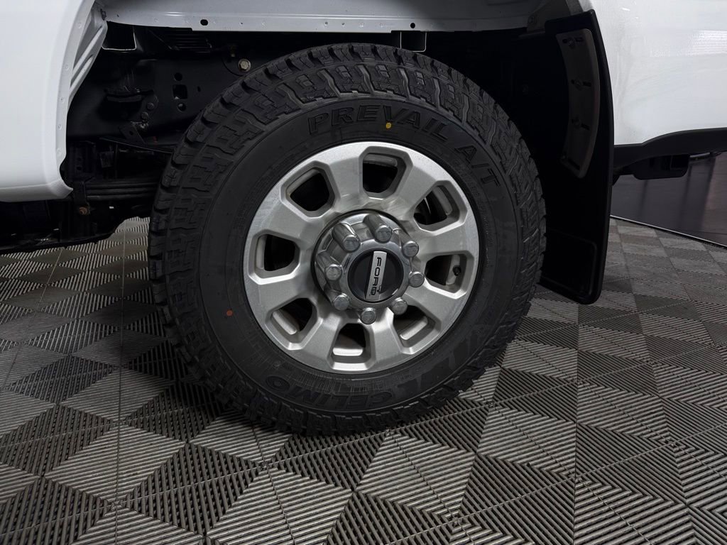 Used 2023 Ford F350 XLT AWD/4WD image 12