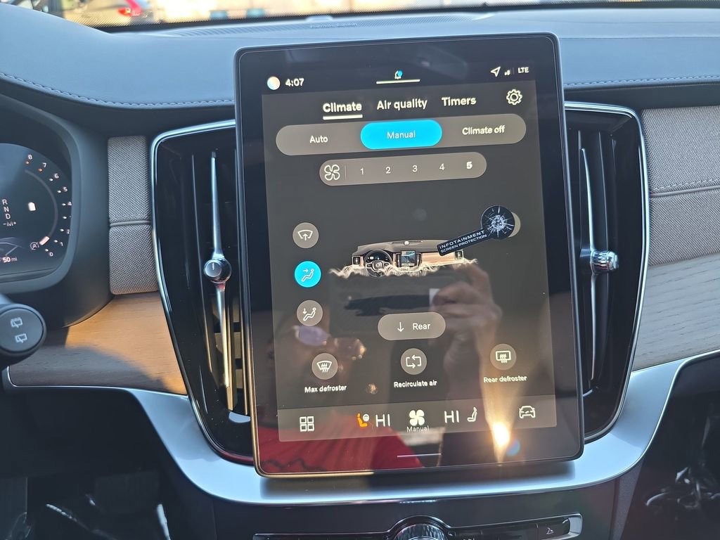 New 2026 Volvo XC90 B6 Plus image 23