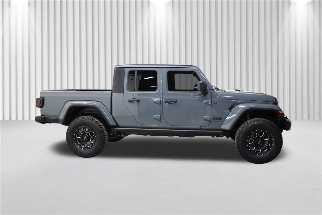New 2025 Jeep Gladiator Sport image 2