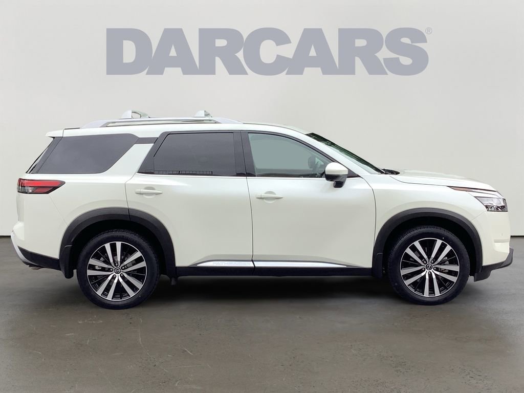 Used 2024 Nissan Pathfinder Platinum image 8