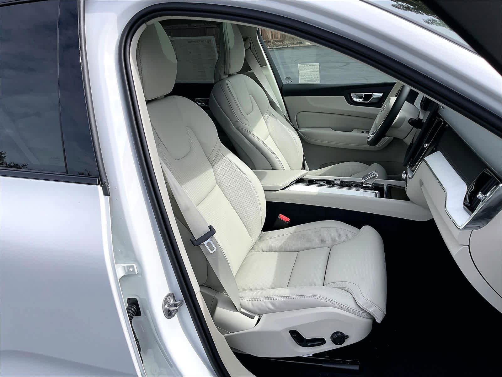 New 2026 Volvo XC60 T8 Ultra w/ Protection Package Premier AWD/4WD image 31