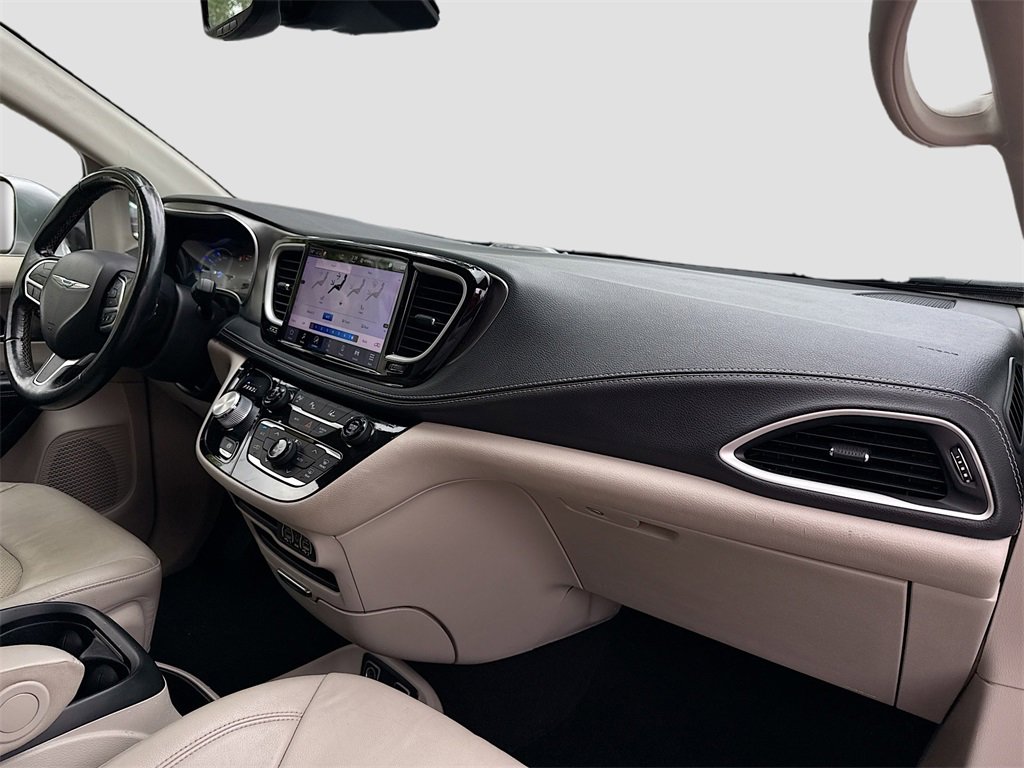 Used 2021 Chrysler Pacifica Touring-L image 32