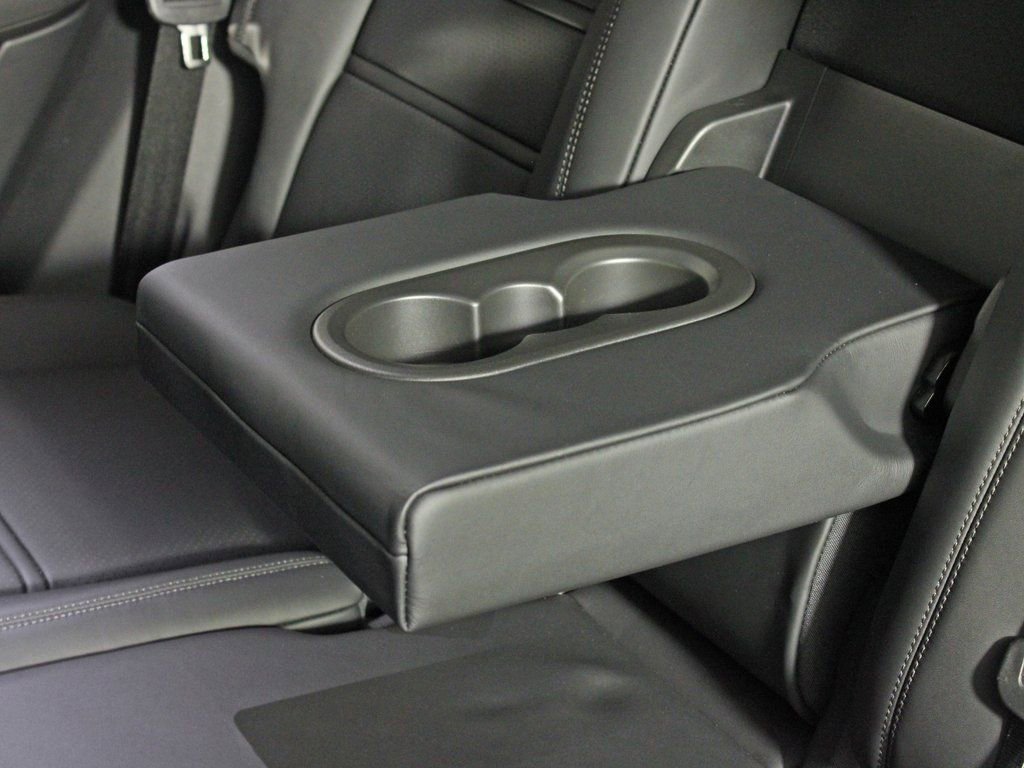 Certified 2025 Porsche Cayenne image 34