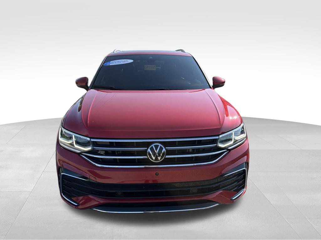 Used 2024 Volkswagen Tiguan SEL R-Line AWD/4WD image 3