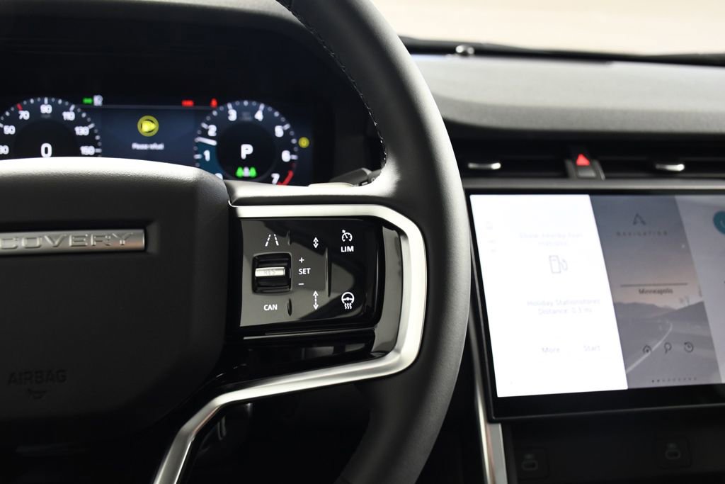 Used 2025 Land Rover Discovery Sport S image 30