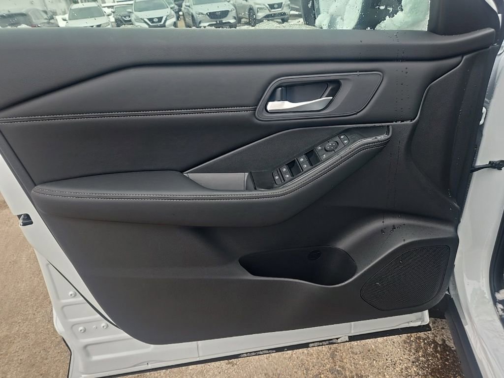 New 2026 Nissan Rogue Dark Armor AWD/4WD image 9
