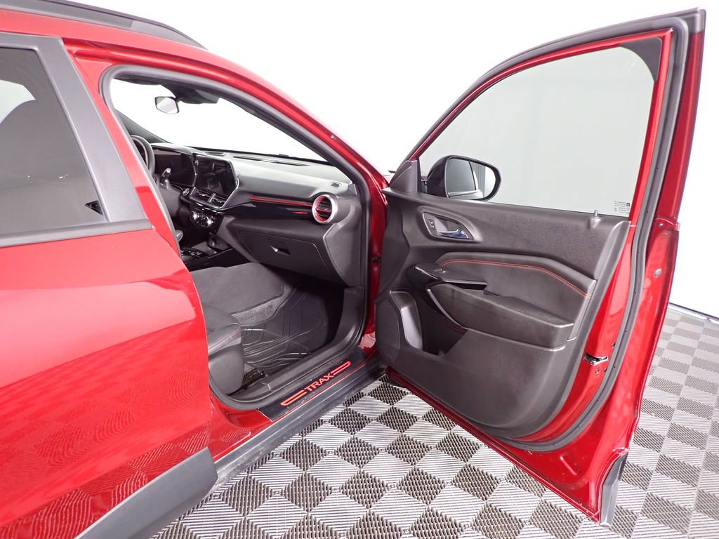 Used 2024 Chevrolet Trax RS FWD image 35