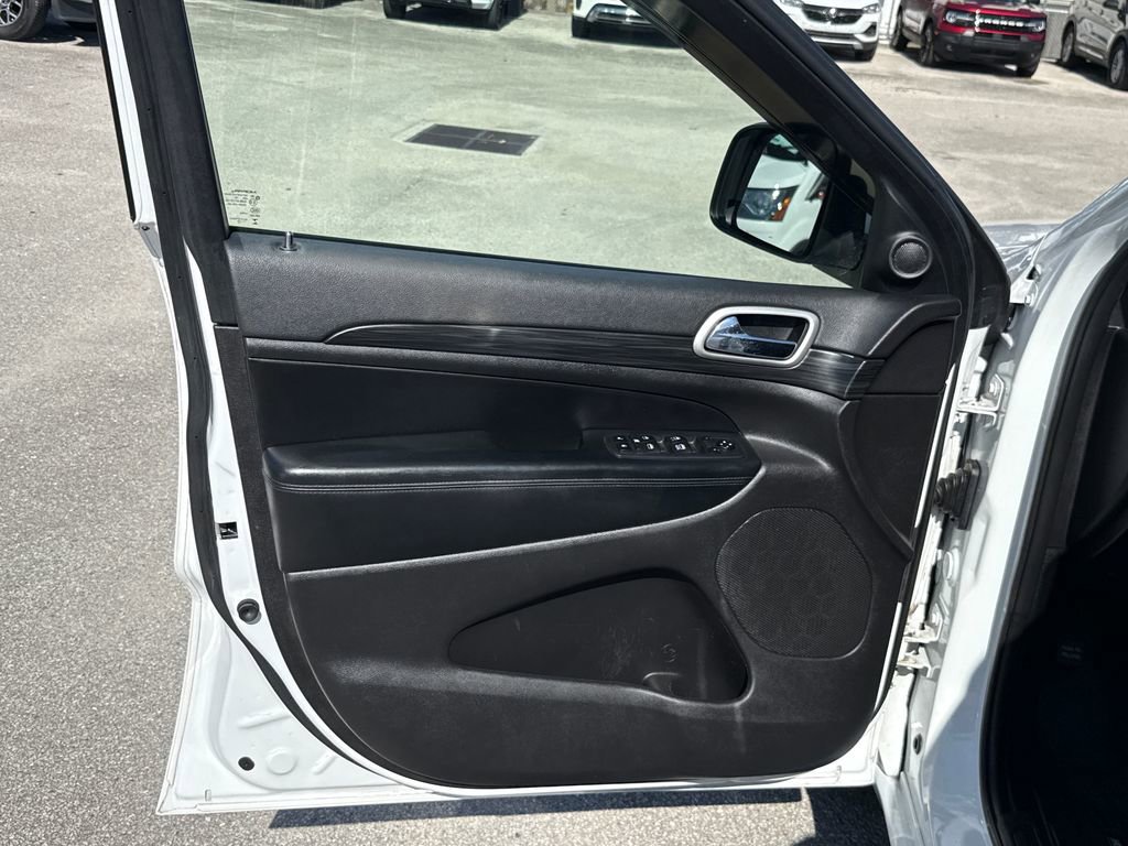 Used 2020 Jeep Grand Cherokee Altitude RWD image 14