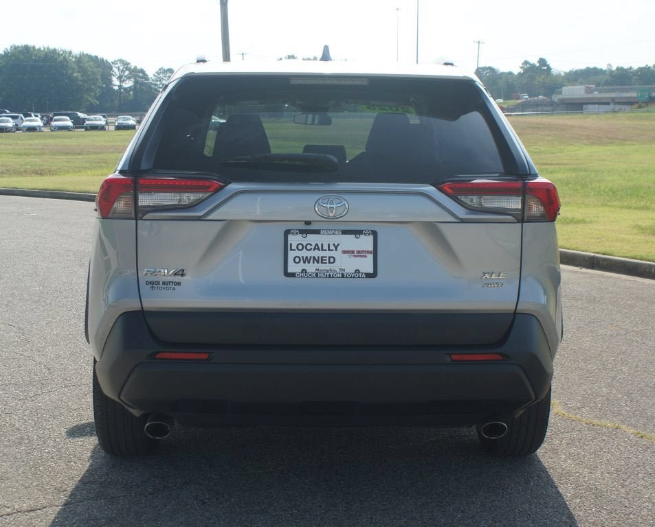 Used 2025 Toyota RAV4 XLE AWD/4WD image 3