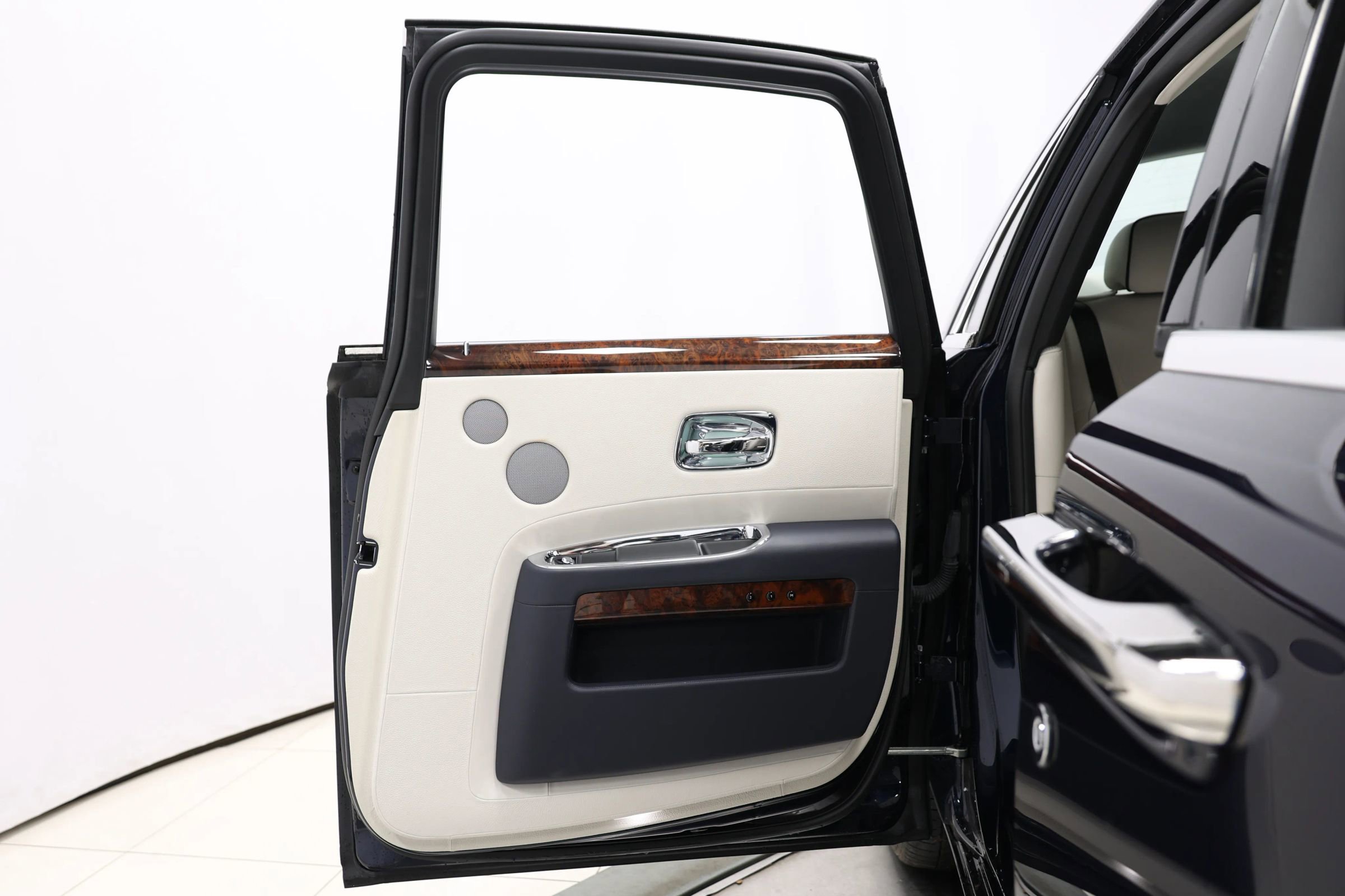 Used 2015 Rolls-Royce Ghost image 81