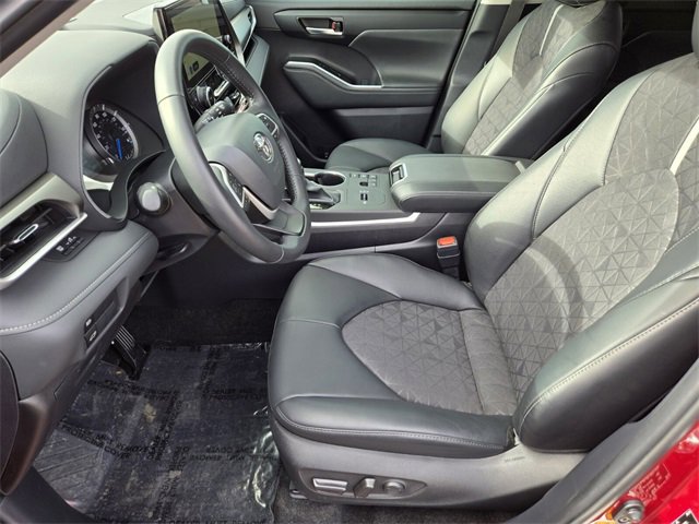 Certified 2024 Toyota Highlander XLE image 10