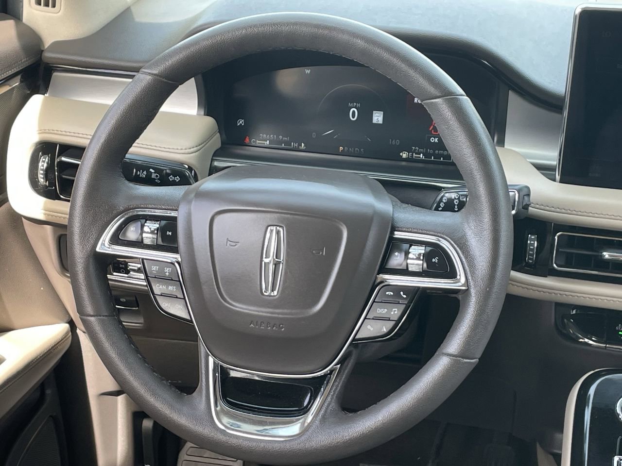 Used 2022 Lincoln Nautilus FWD w/ Premium Package image 16