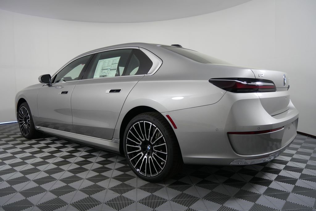 Used 2025 BMW i7 eDrive50 image 5