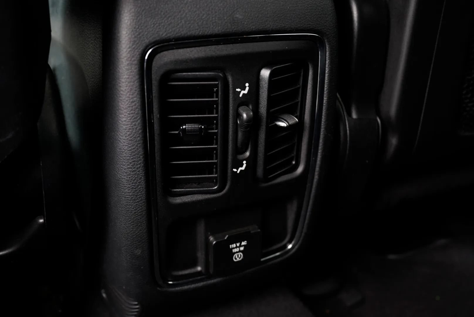 Used 2019 Jeep Grand Cherokee Altitude AWD/4WD image 28