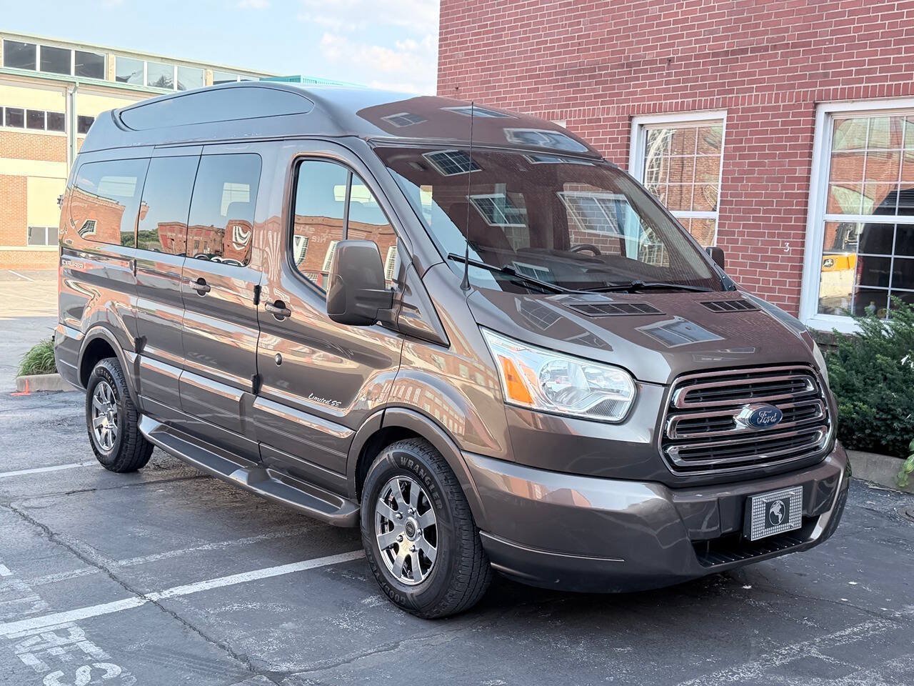 Used 2016 Ford Transit 150 XLT RWD image 7