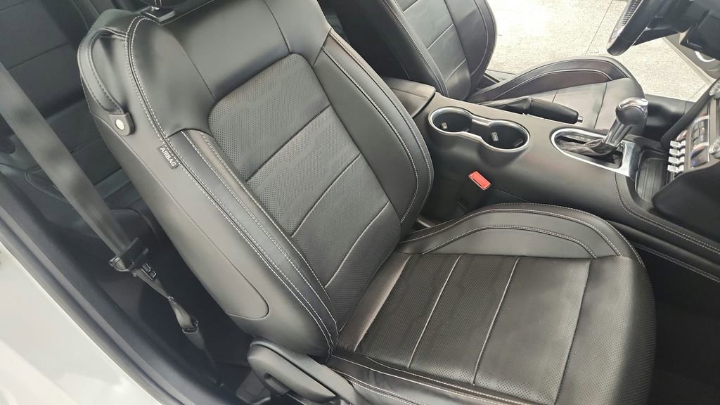 Used 2022 Ford Mustang GT Premium w/ Equipment Group 401A RWD image 40