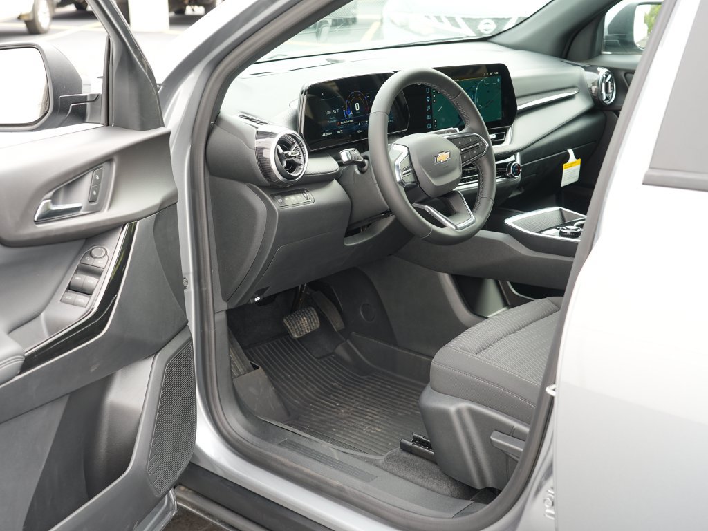 New 2027 Chevrolet Equinox LT w/ LPO, Floor Liner Package AWD/4WD image 9