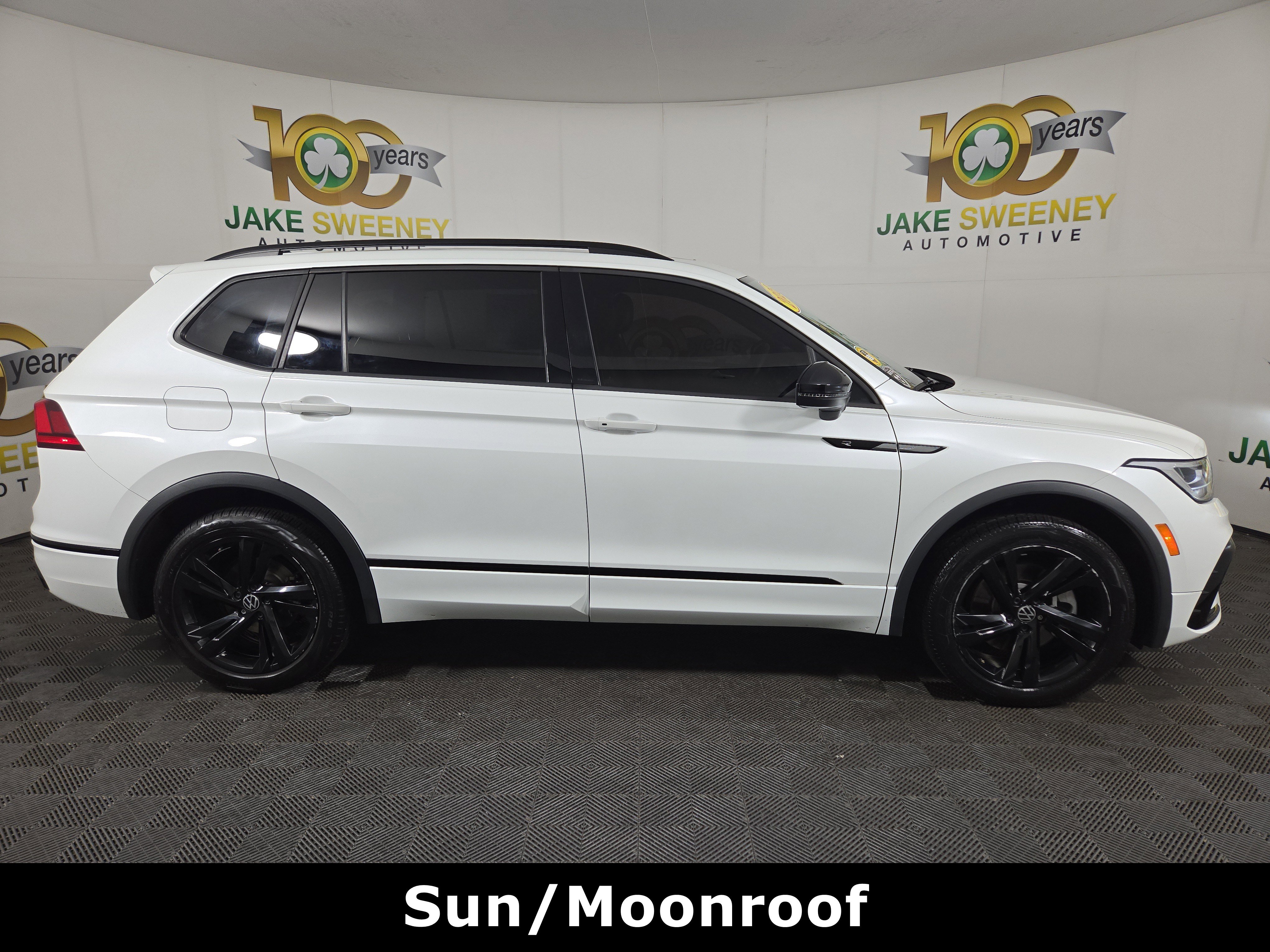 Used 2023 Volkswagen Tiguan SE R-Line image 10