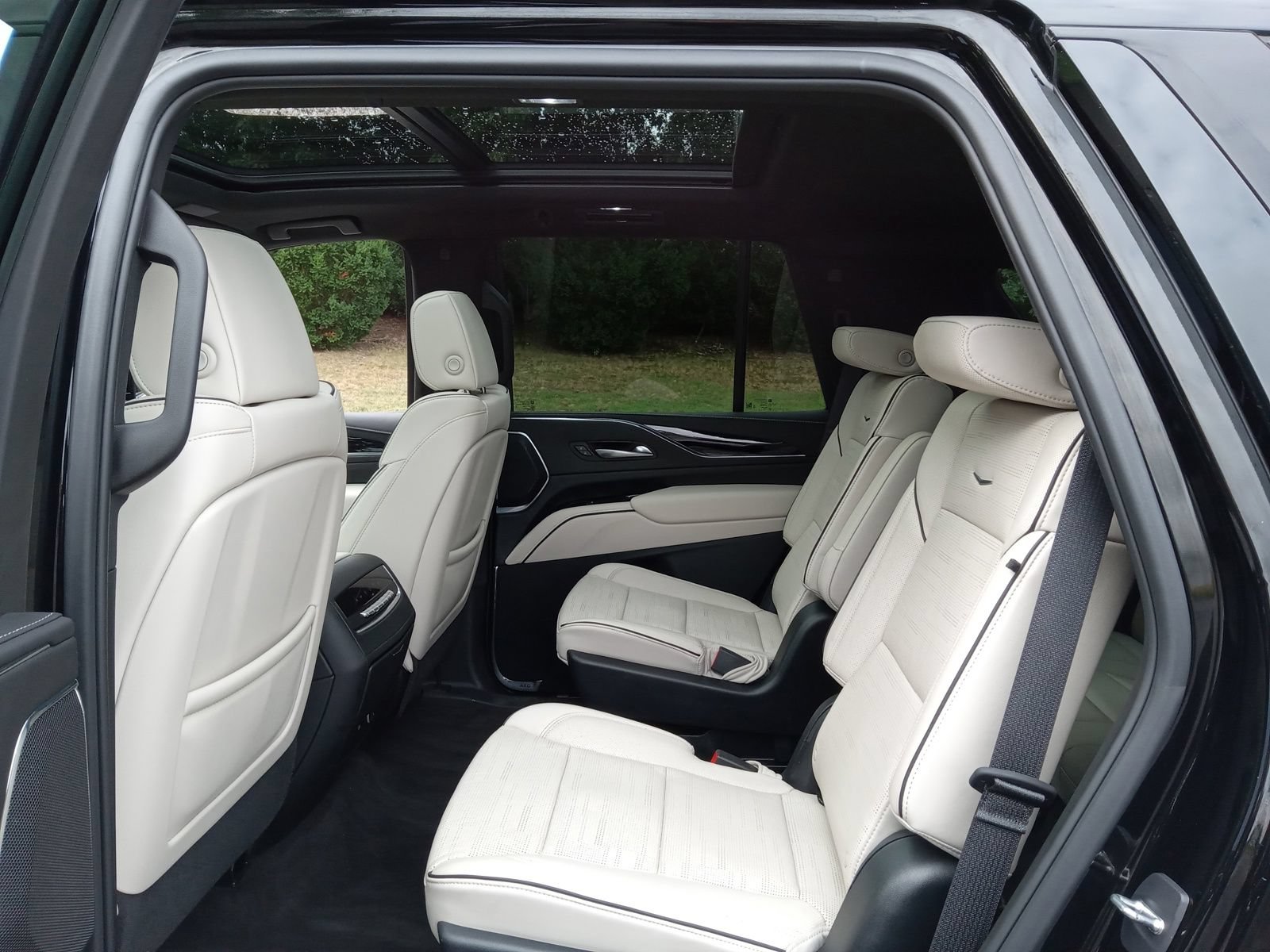Used 2023 Cadillac Escalade Sport w/ Touring Package AWD/4WD image 25