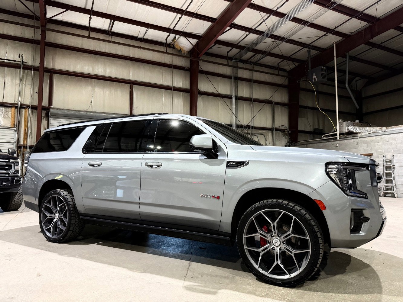 Used 2023 GMC Yukon XL AT4 w/ AT4 Premium Package AWD/4WD image 3
