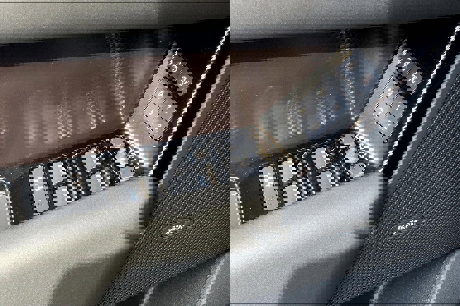 New 2026 Land Rover Range Rover Velar Dynamic SE image 21