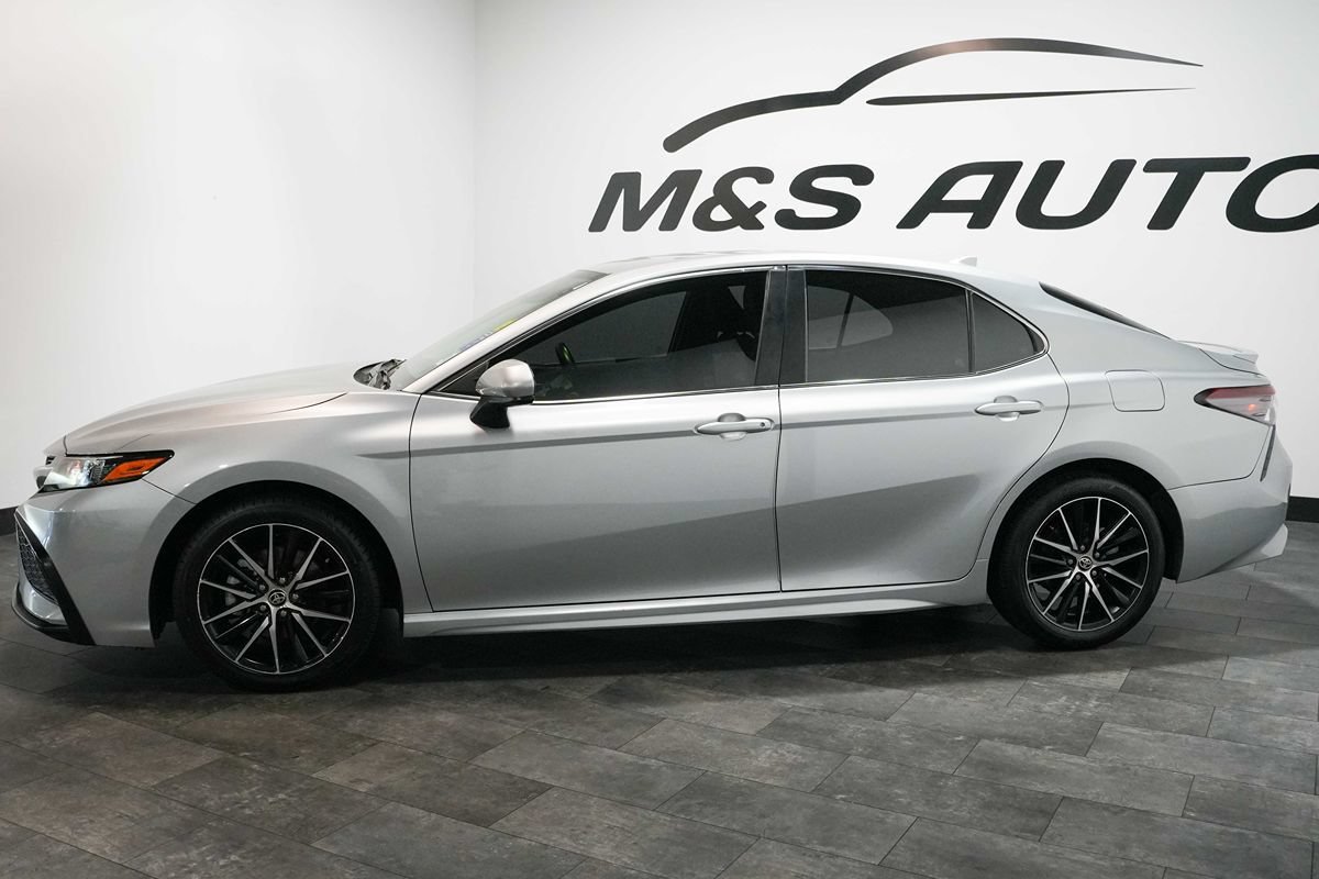 Used 2021 Toyota Camry SE FWD image 3