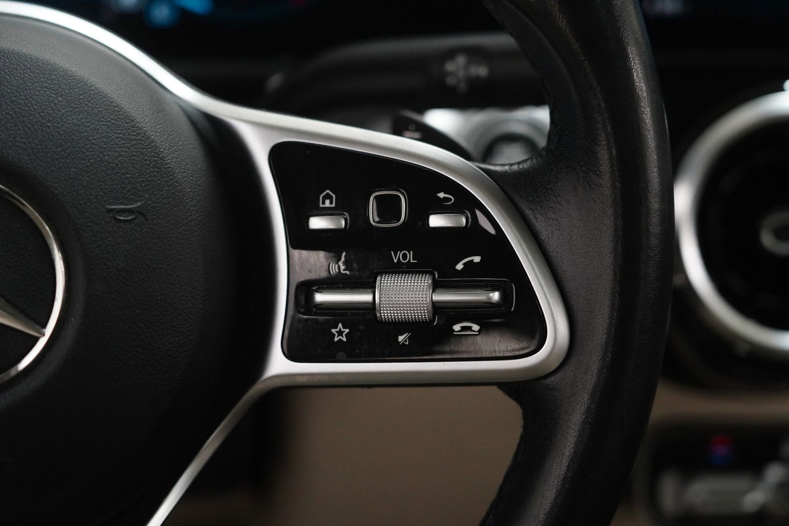 Certified 2021 Mercedes-Benz GLB 250 4MATIC image 21