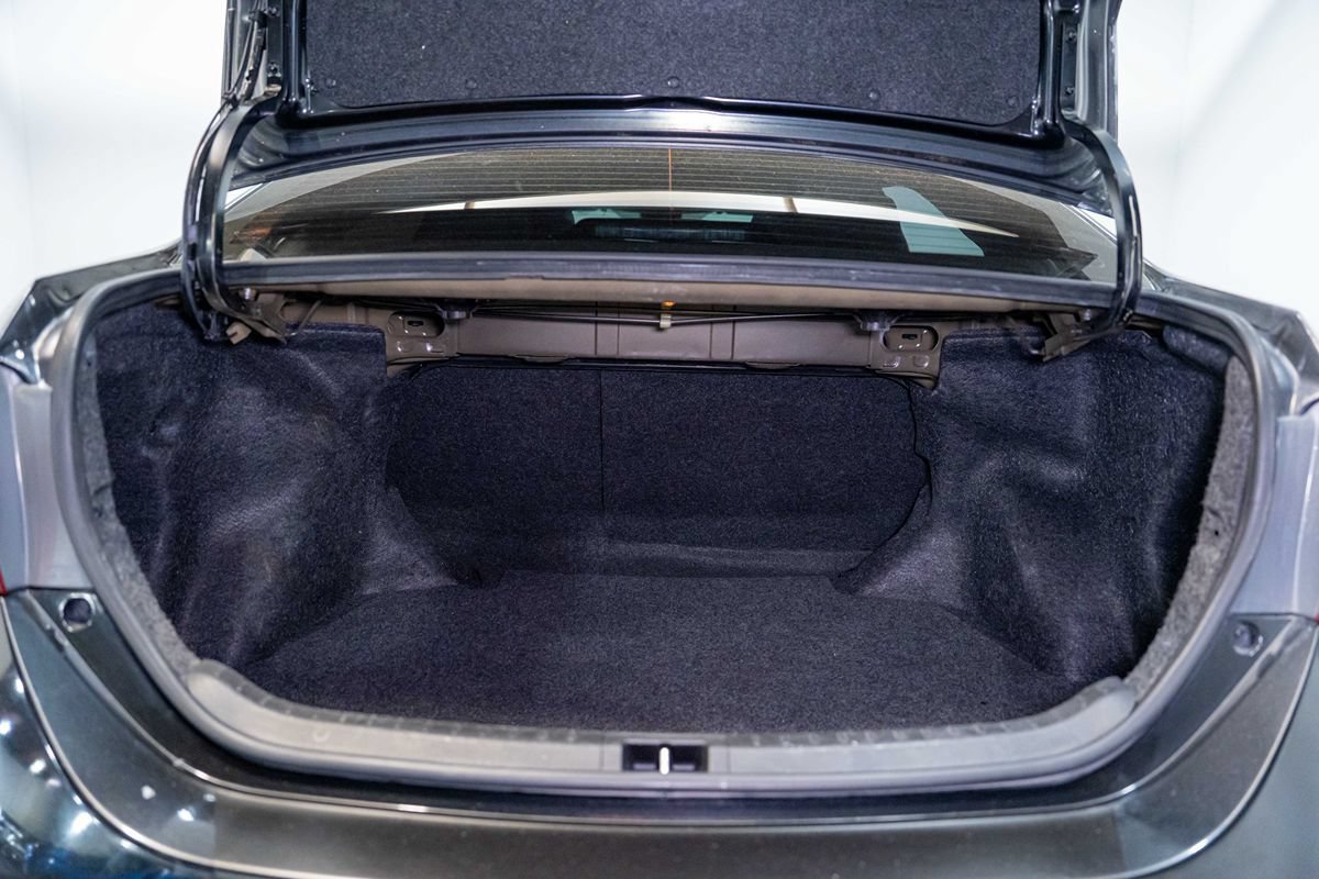 Used 2018 Toyota Corolla LE FWD image 14
