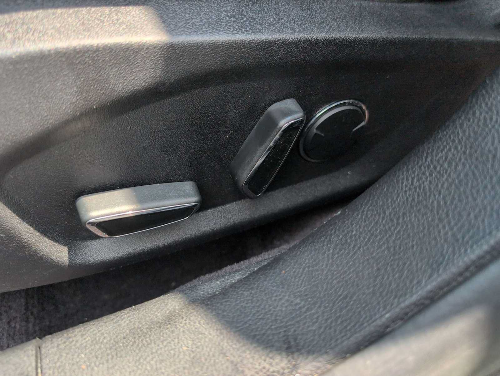 Used 2017 Ford Fusion SE FWD image 17