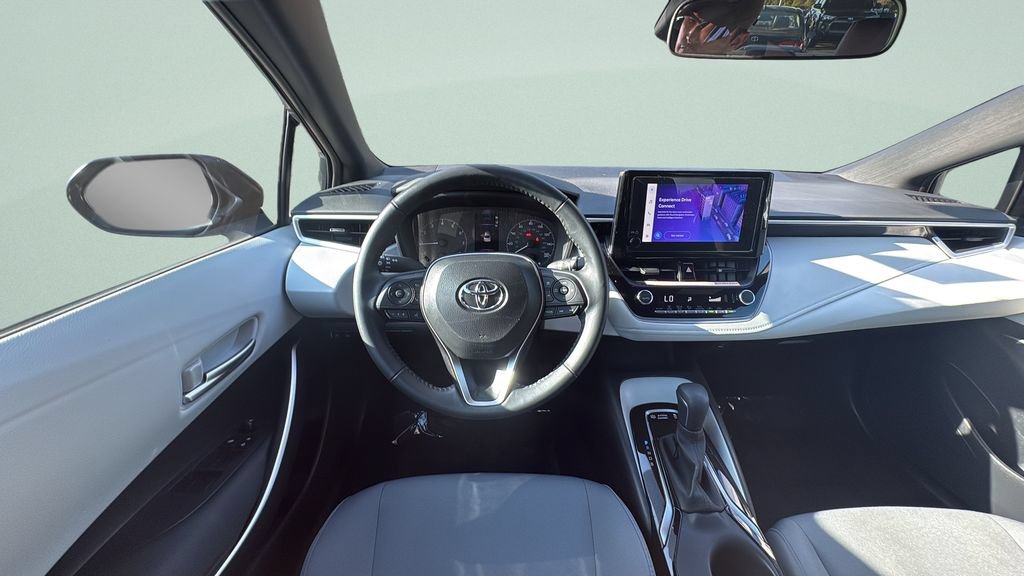 Used 2025 Toyota Corolla SE w/ Convenience Package FWD image 12
