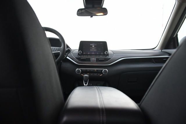 Used 2025 Nissan Altima 2.5 SV image 11