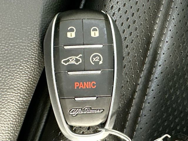 Used 2023 Alfa Romeo Giulia Estrema AWD/4WD image 29