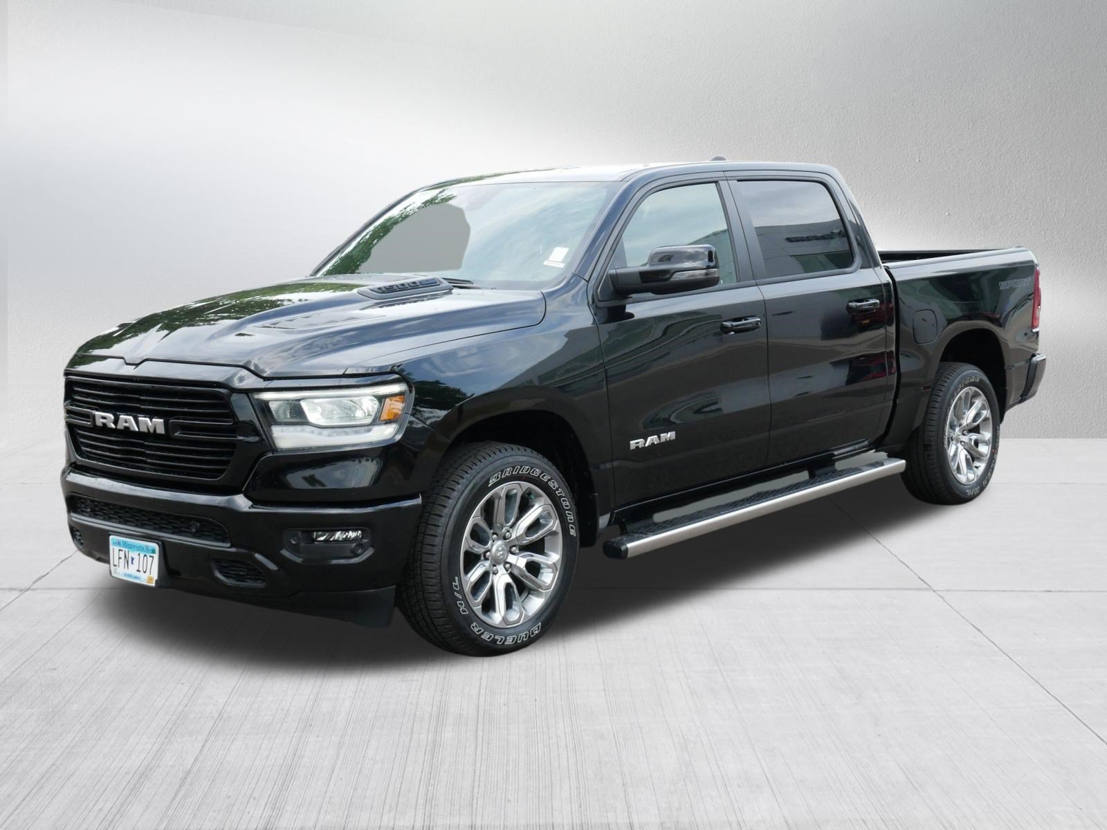 Used 2023 RAM 1500 Laramie AWD/4WD image 3