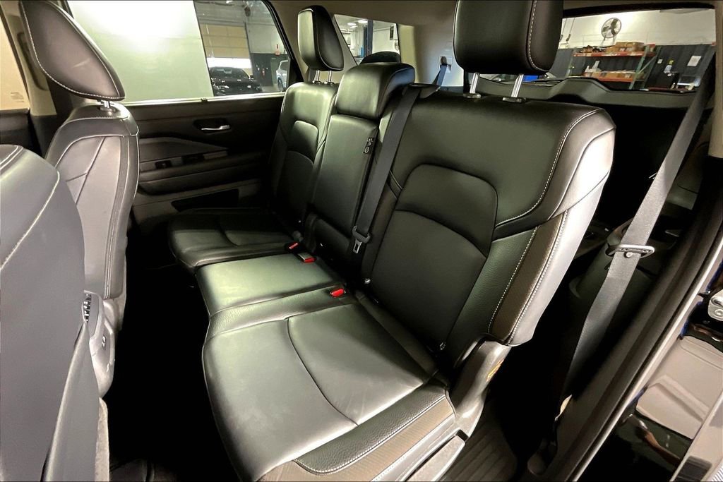 Used 2023 Nissan Pathfinder SL w/ Lighting Package (N92) image 35