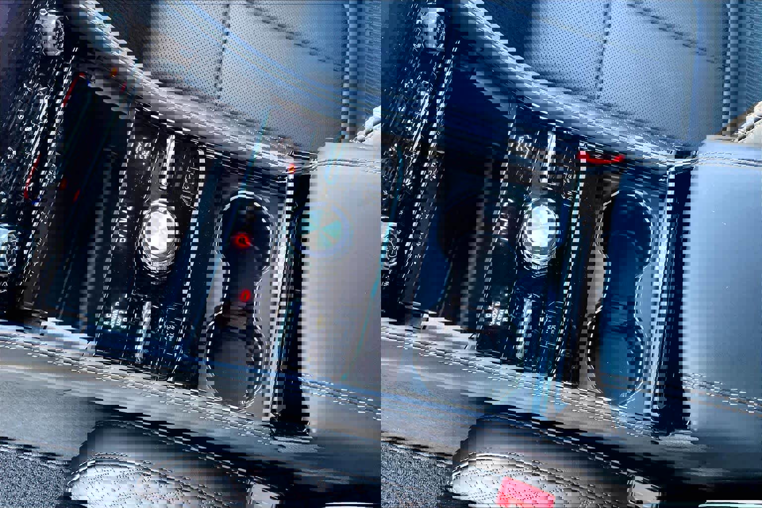 Used 2025 Jeep Grand Cherokee Summit w/ Obsidian Package image 16