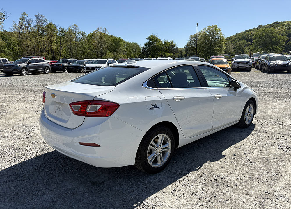 Used 2016 Chevrolet Cruze LT w/ Convenience Package FWD image 4