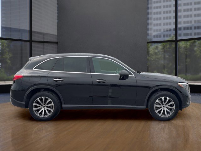 Used 2024 Mercedes-Benz GLC 300 image 4