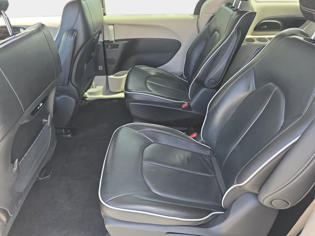 Used 2022 Chrysler Pacifica Limited FWD image 18
