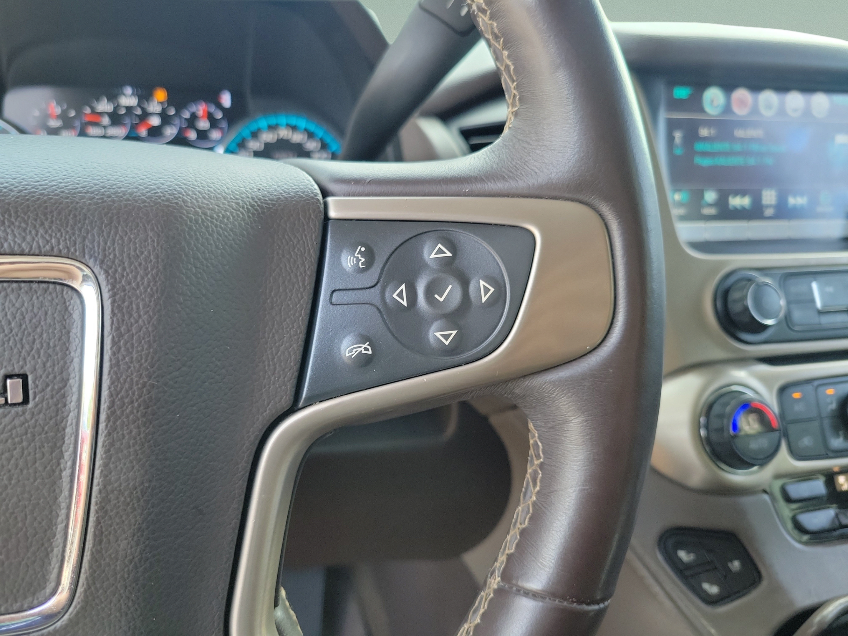 Used 2017 GMC Yukon Denali w/ Open Road Package RWD image 12