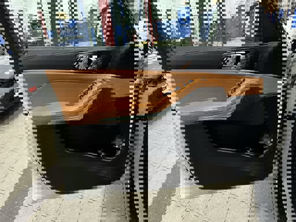 Used 2022 BMW X5 xDrive45e w/ Climate Comfort Package image 33