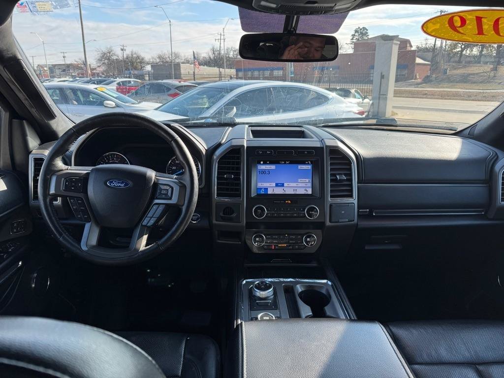 Used 2019 Ford Expedition XLT w/ Equipment Group 202A AWD/4WD image 18