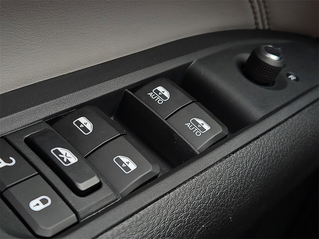 Used 2024 Jeep Compass Limited w/ Sun and Sound Group image 15