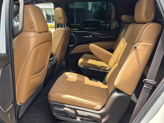 Used 2023 Cadillac Escalade Premium Luxury AWD/4WD image 11